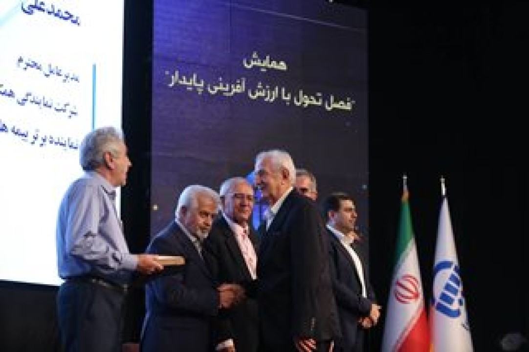 معرفی و تقدیر از پیشکسوتان و  نمایندگان برتر بیمه آسیا در رشتههای بیمه ای معرفی و تقدیر از پیشکسوتان و  نمایندگان برتر بیمه آسیا در رشتههای بیمه ای